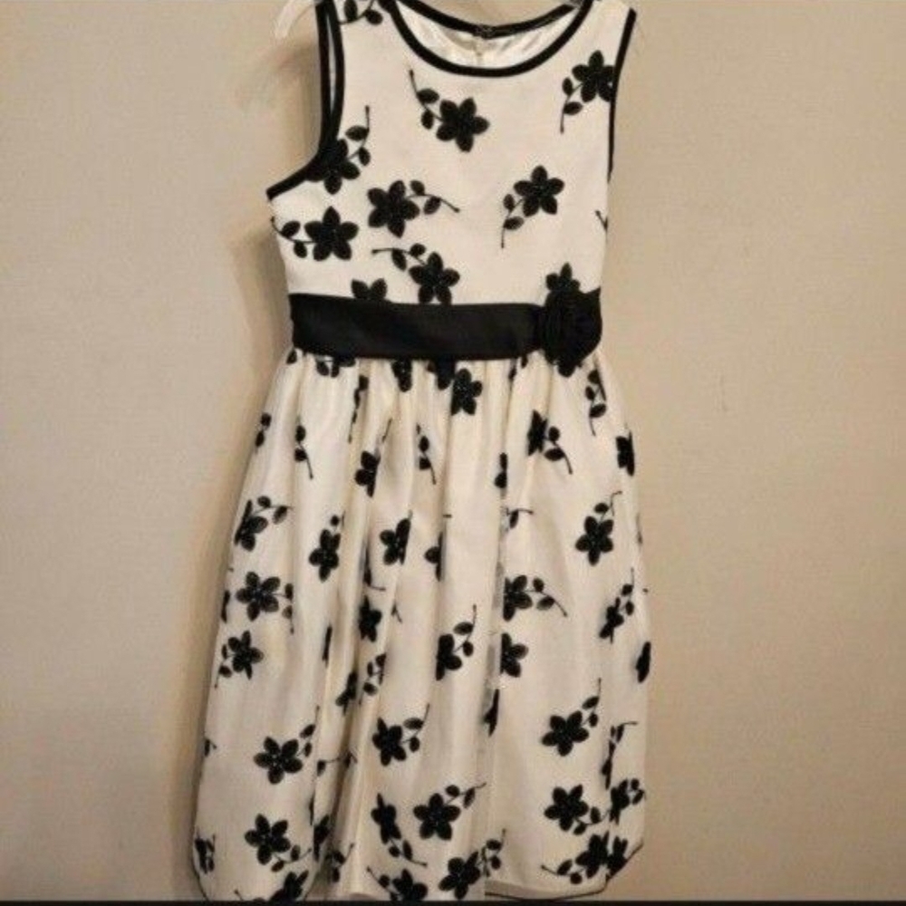 White and Black Floral  Sleeveless Girl's Dress Size 12.